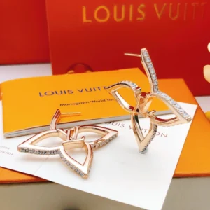 Louis Vuitton   Collection ——