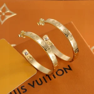 Louis Vuitton   Collection ——