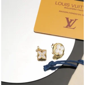 Louis Vuitton   Collection ——