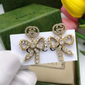 Gucci     Collection ——