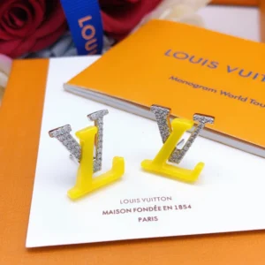 Louis Vuitton   Collection ——