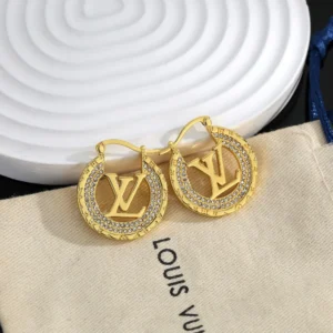Louis Vuitton   Collection ——