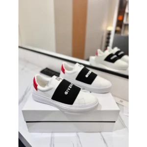 GIVENCHY