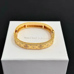 Van Cleef & Arpels  Collection ——