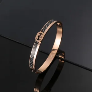Gucci  Collection ——