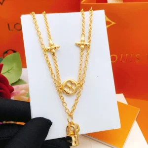 Louis Vuitton   Collection ——
