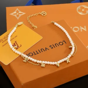 Louis Vuitton   Collection ——