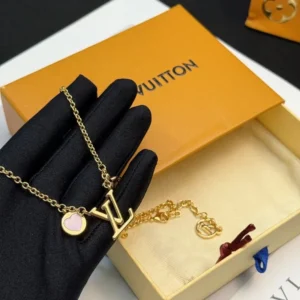 Louis Vuitton   Collection ——
