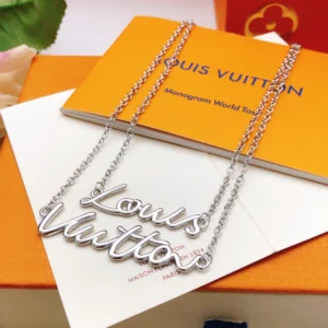 Louis Vuitton   Collection ——