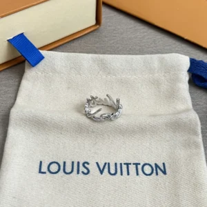 Louis Vuitton  Collection ——
