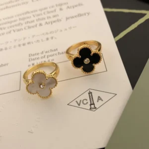 Van Cleef & Arpels  Collection ——