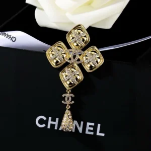 Brooch Collection ——