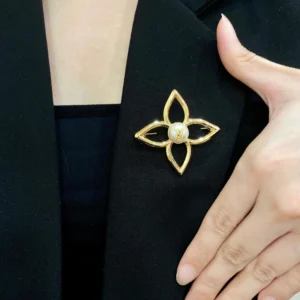 Brooch Collection ——