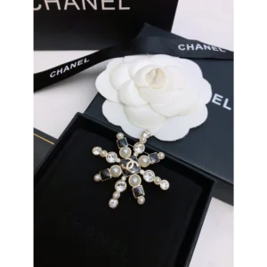 Brooch Collection ——